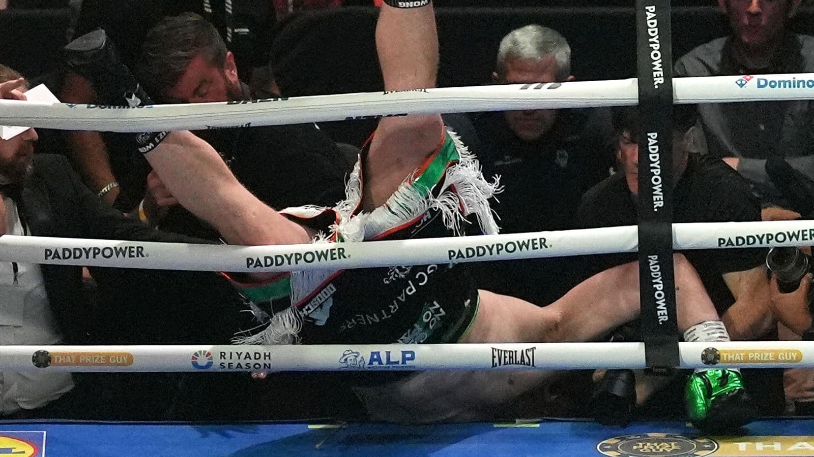 Allen fight ends in bizarre fashion as Carty falls through ropes in round one